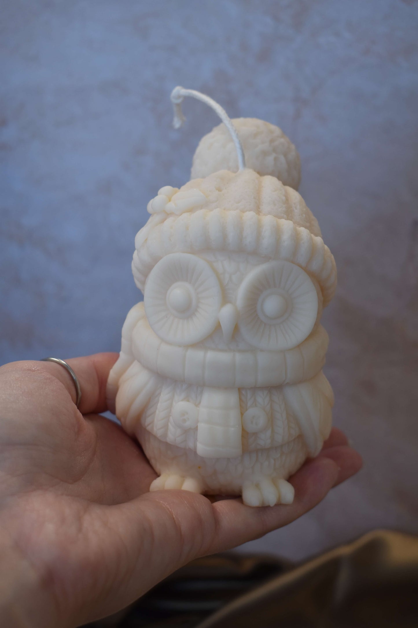 Handgemachte Rapswachskerze "Winter Owl"