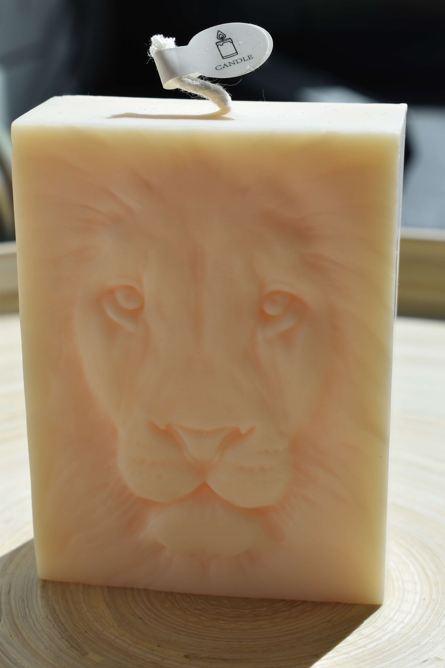 Handgemachte Rapswachskerze "Majestic Lion"