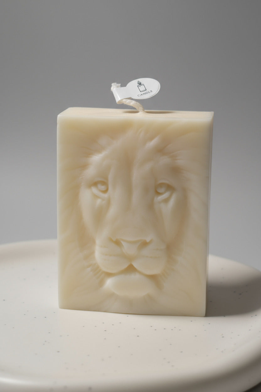 Handgemachte Rapswachskerze "Majestic Lion"