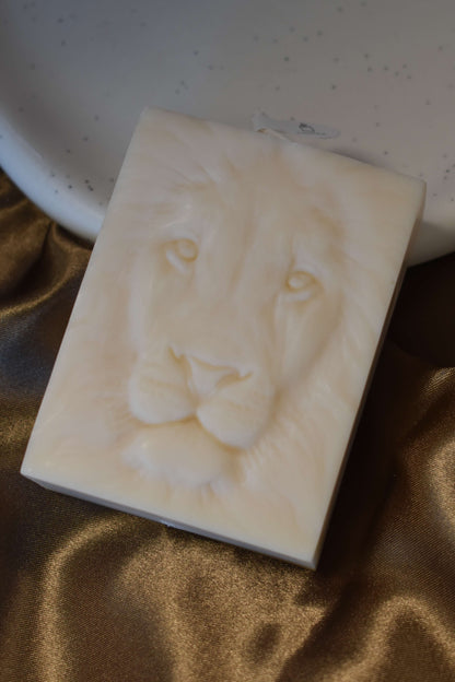 Handgemachte Rapswachskerze "Majestic Lion"